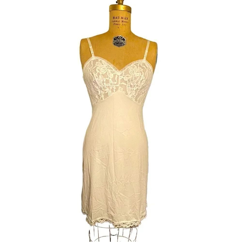 Vintage cream lacy chemise - Vanity Fair